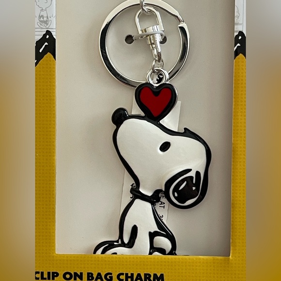 PEANUTS Snoopy Clip on Bag Charm with Heart ❤️ Silver New - Picture 2 of 6